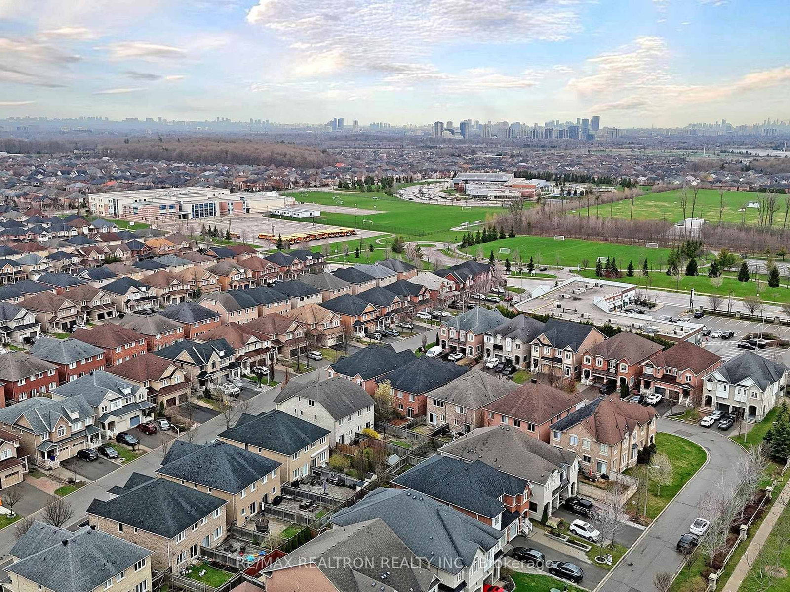 Semi-Detached House for sale at 44 Westolivia Trail, Vaughan, Ontario, L4J 0C1 - Patterson - MLS: N13018062