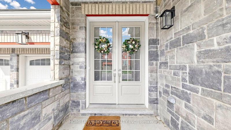 147 Ben Sinclair Ave, East Gwillimbury, L9N 0Z2 | Image 3