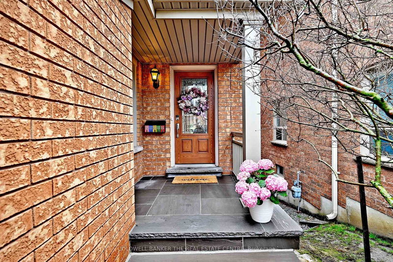 102 Deerglen Terr, Aurora, L4G 6Y3 | Image 3