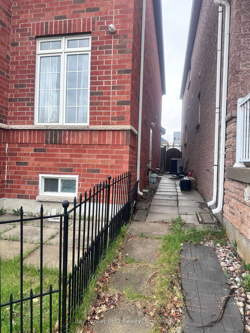 BSMT1 - 28 West Normandy Dr, Markham, L6B 0A8 | Image 3