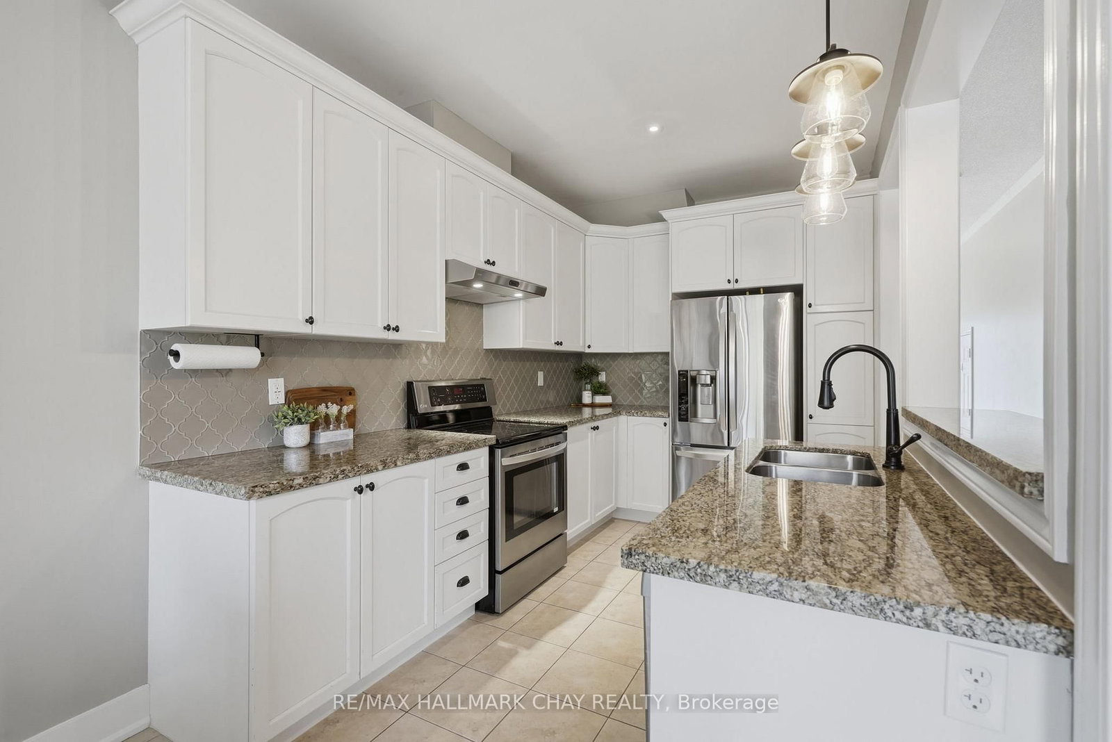 Townhouse for sale at 113 Collier Crescent, Essa, Ontario, L3W 0M9 - Angus - MLS: N13018804