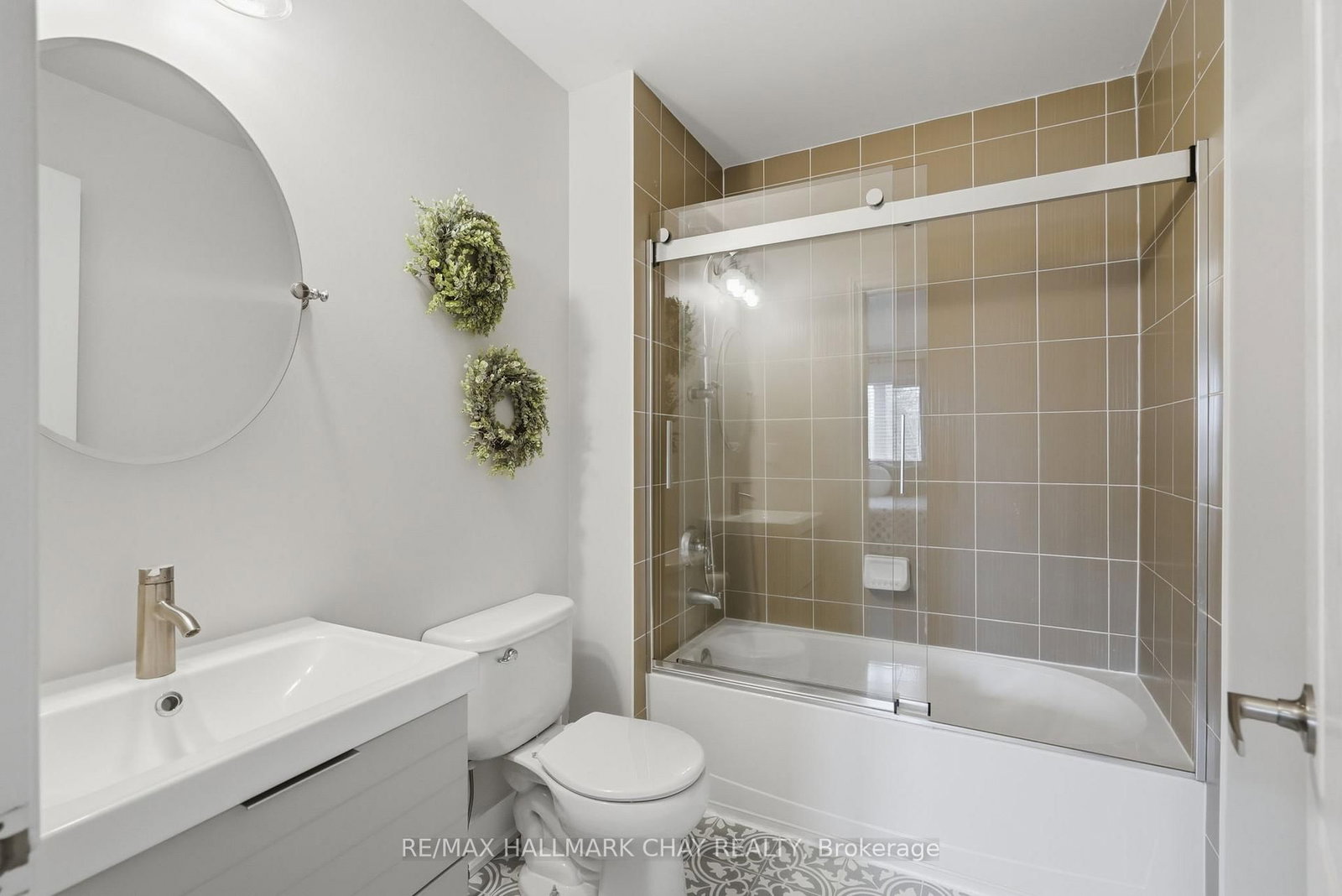 Townhouse for sale at 113 Collier Crescent, Essa, Ontario, L3W 0M9 - Angus - MLS: N13018804