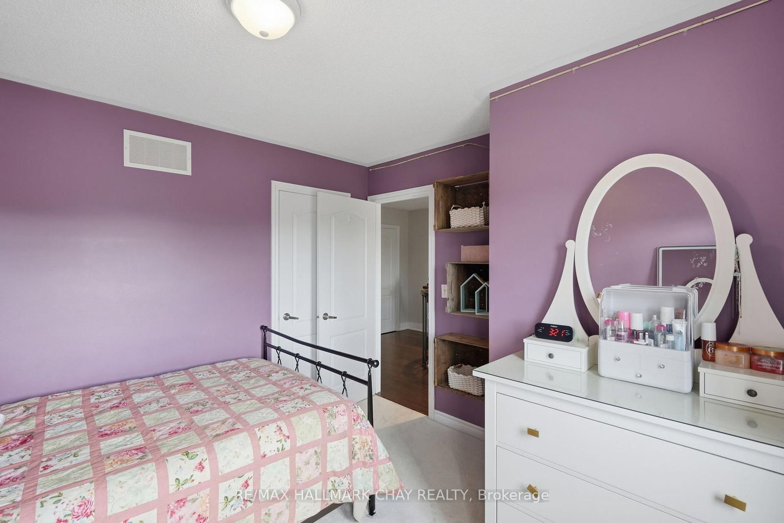 Townhouse for sale at 113 Collier Crescent, Essa, Ontario, L3W 0M9 - Angus - MLS: N13018804