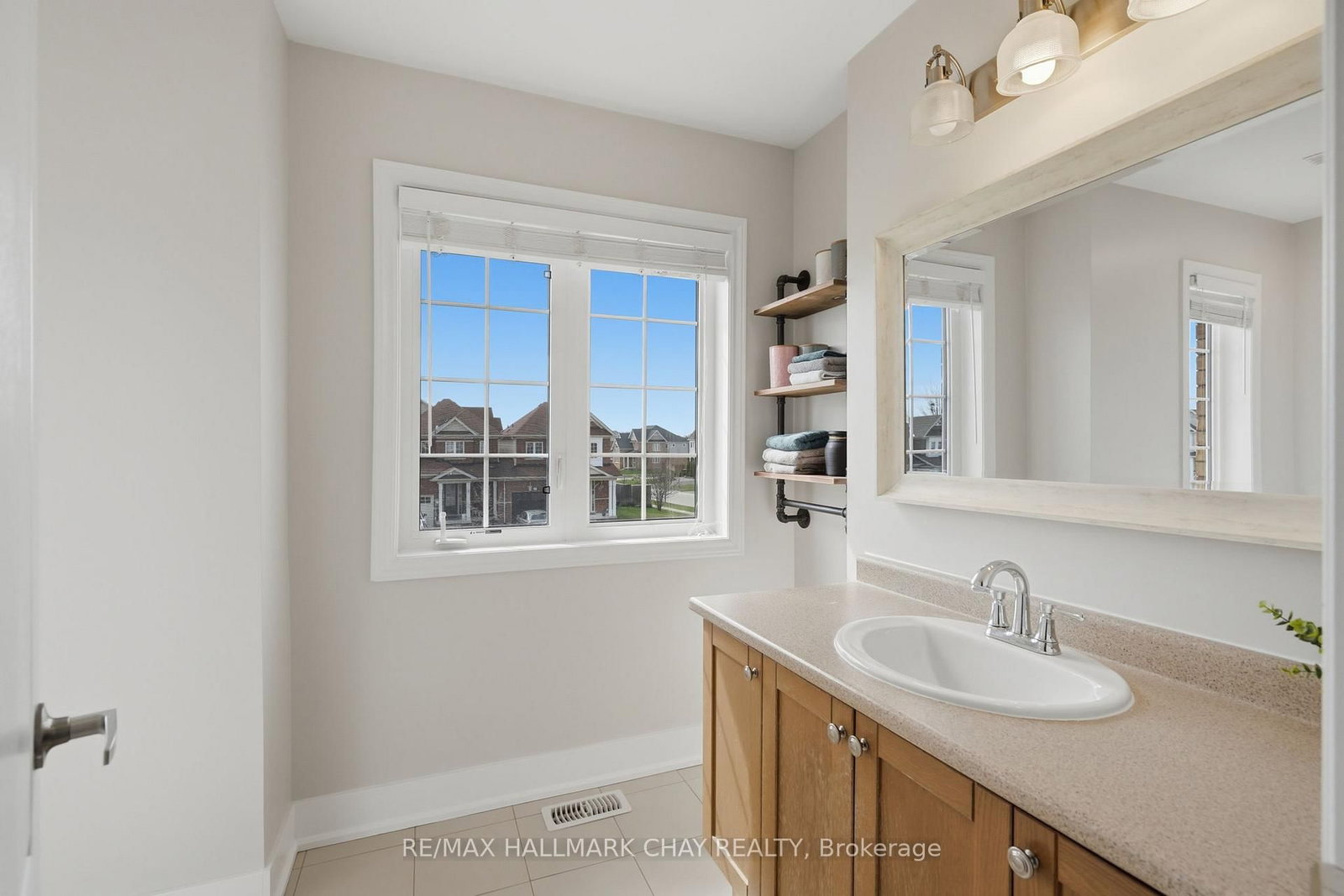 Townhouse for sale at 113 Collier Crescent, Essa, Ontario, L3W 0M9 - Angus - MLS: N13018804