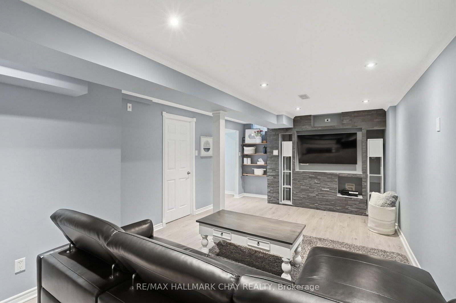 Townhouse for sale at 113 Collier Crescent, Essa, Ontario, L3W 0M9 - Angus - MLS: N13018804