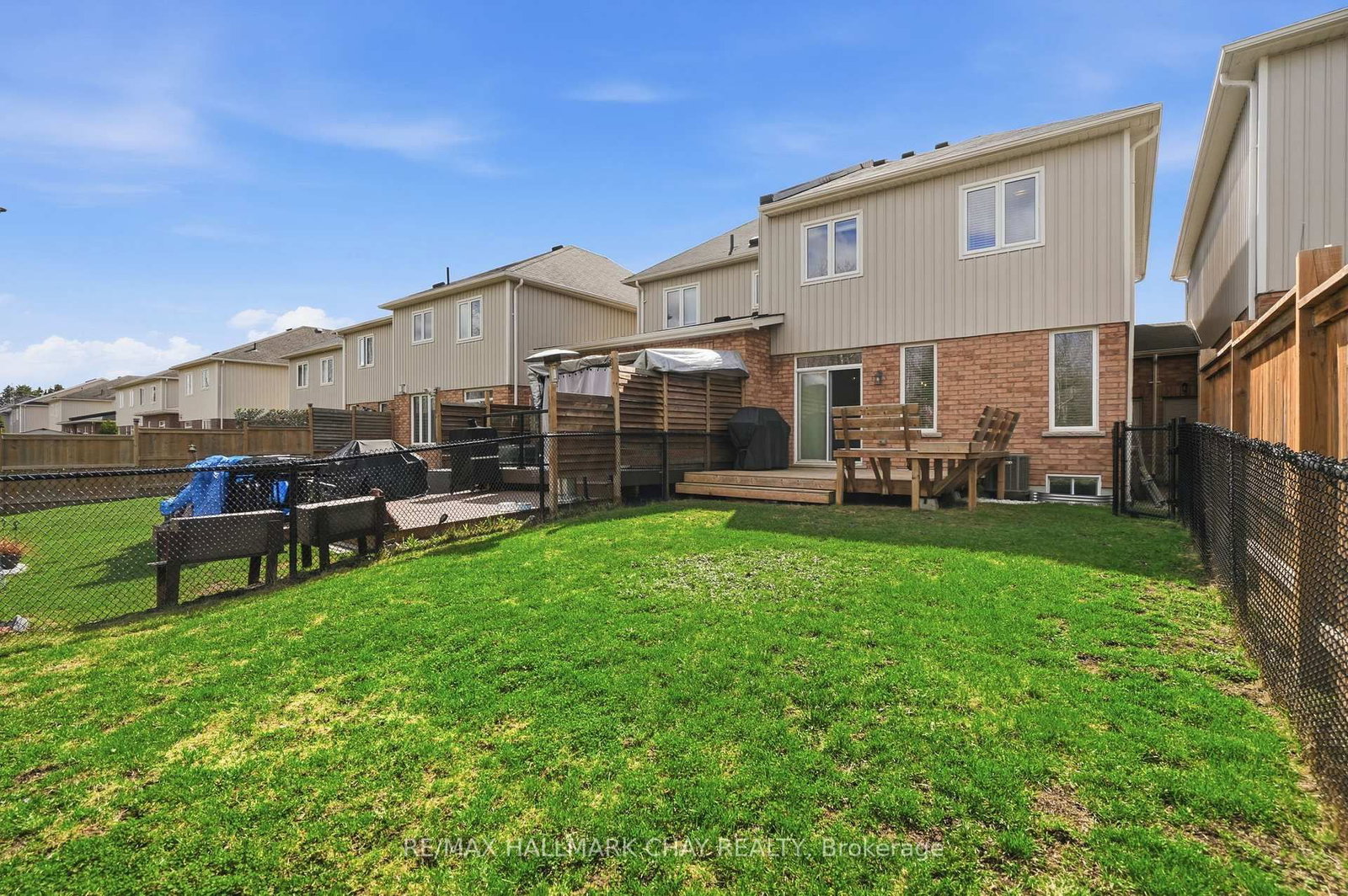 Townhouse for sale at 113 Collier Crescent, Essa, Ontario, L3W 0M9 - Angus - MLS: N13018804