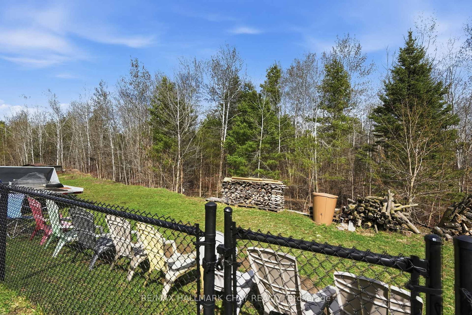 Townhouse for sale at 113 Collier Crescent, Essa, Ontario, L3W 0M9 - Angus - MLS: N13018804