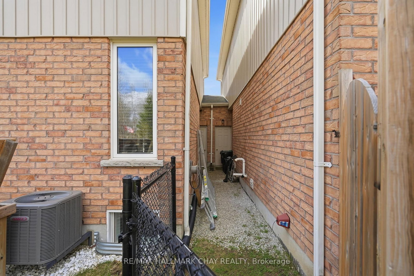 Townhouse for sale at 113 Collier Crescent, Essa, Ontario, L3W 0M9 - Angus - MLS: N13018804