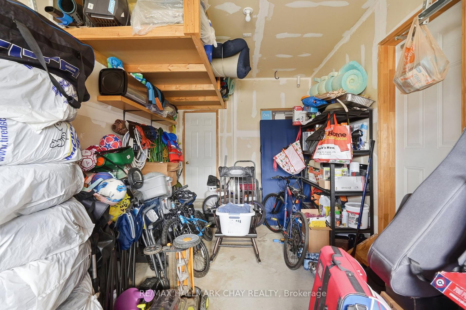 Townhouse for sale at 113 Collier Crescent, Essa, Ontario, L3W 0M9 - Angus - MLS: N13018804