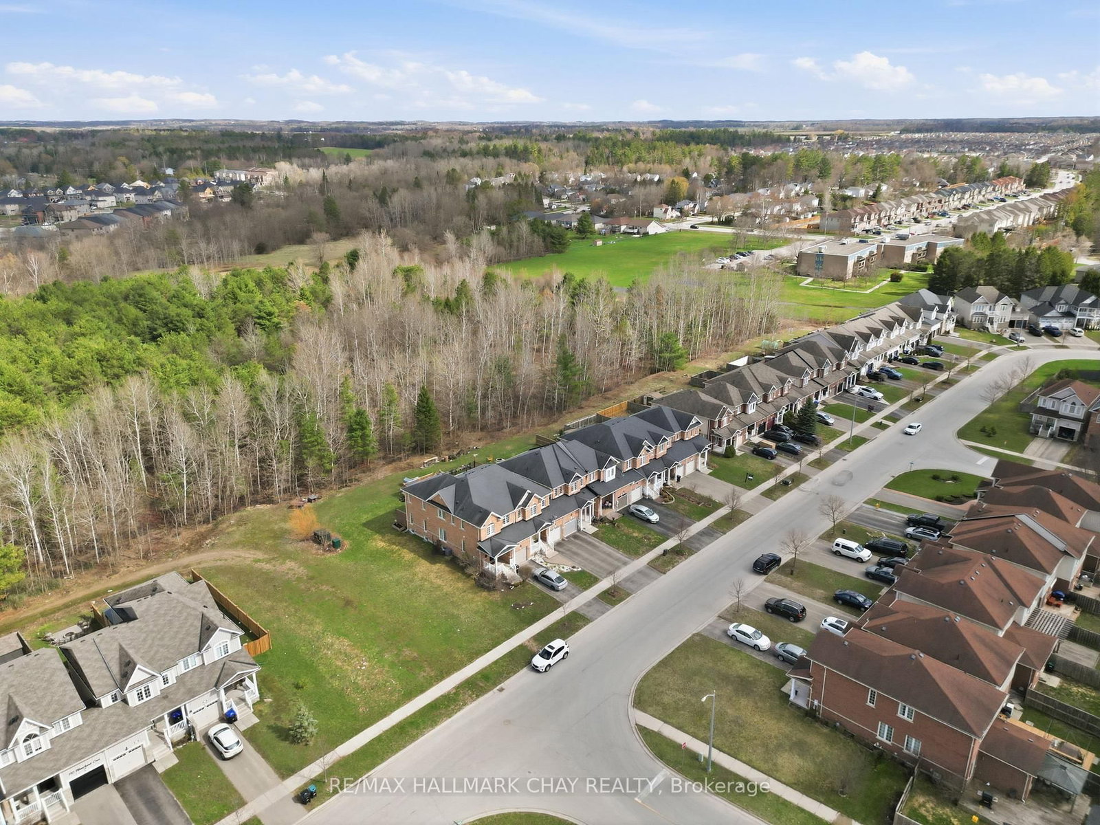 Townhouse for sale at 113 Collier Crescent, Essa, Ontario, L3W 0M9 - Angus - MLS: N13018804