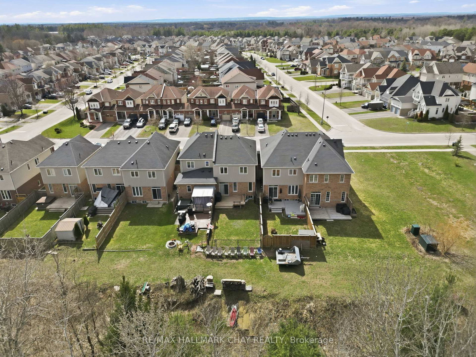 Townhouse for sale at 113 Collier Crescent, Essa, Ontario, L3W 0M9 - Angus - MLS: N13018804