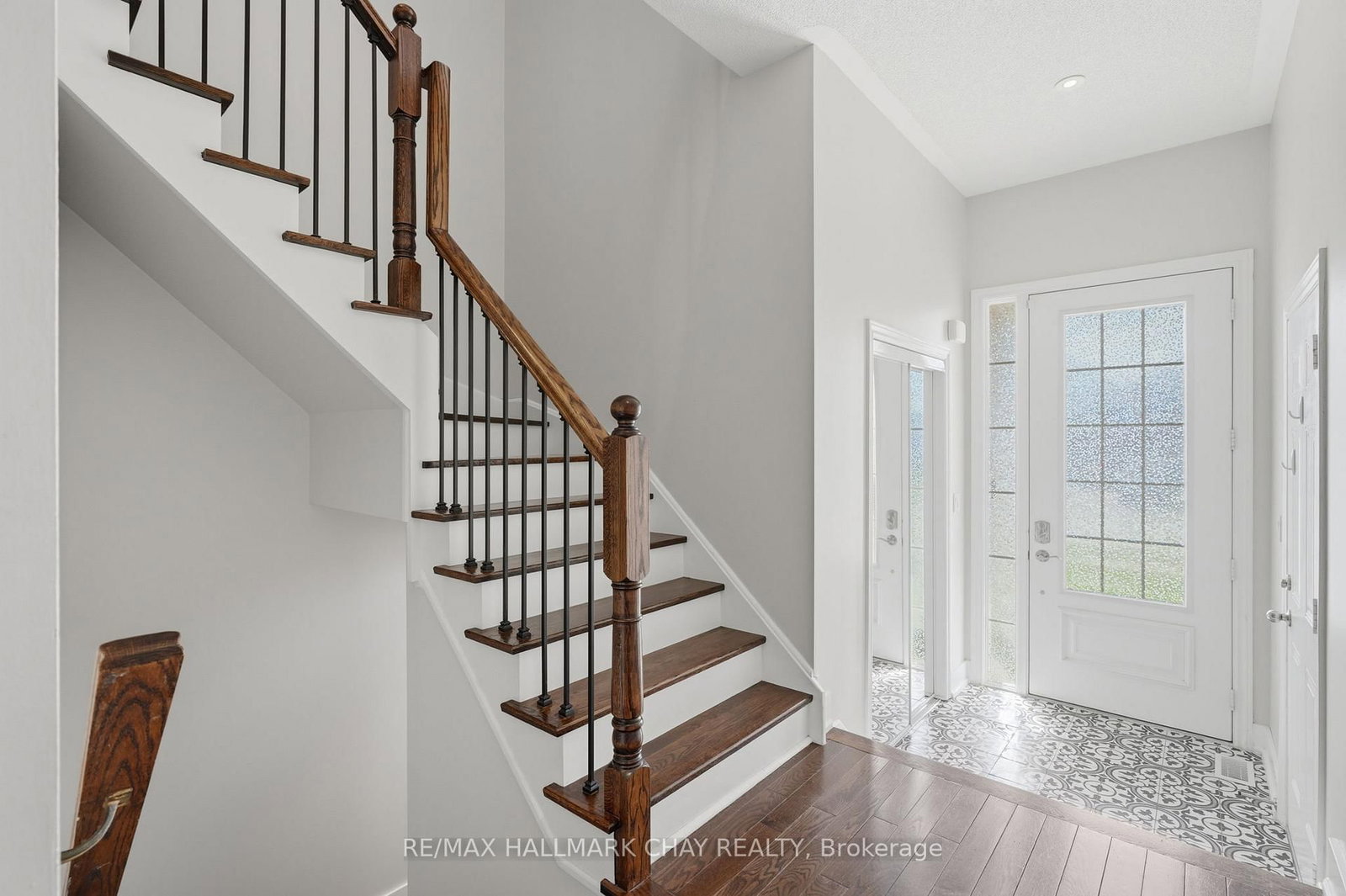 Townhouse for sale at 113 Collier Crescent, Essa, Ontario, L3W 0M9 - Angus - MLS: N13018804