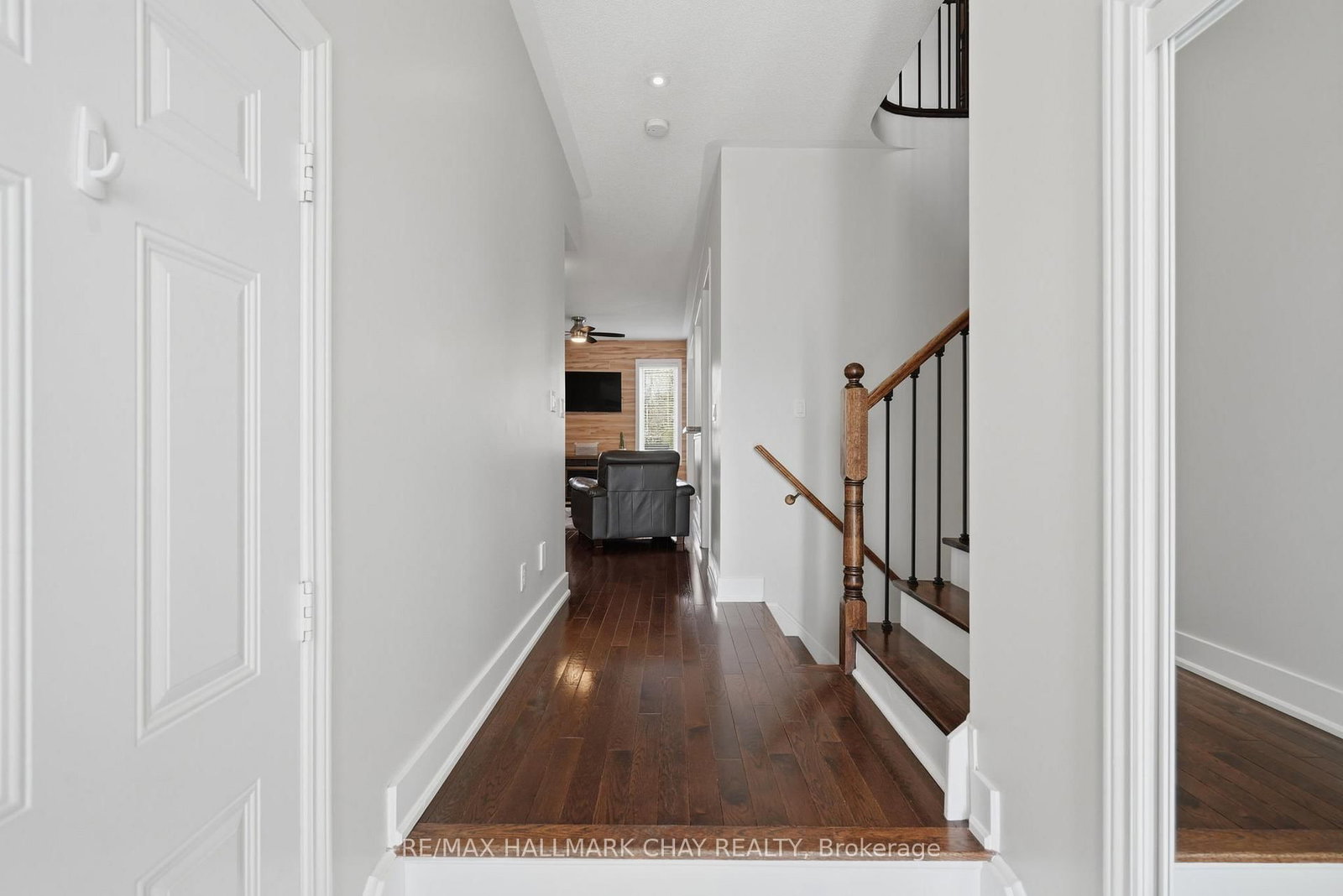 Townhouse for sale at 113 Collier Crescent, Essa, Ontario, L3W 0M9 - Angus - MLS: N13018804