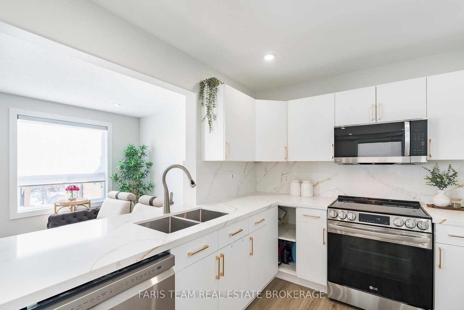 Detached House for sale at 81 Wallace Street, New Tecumseth, Ontario, L9R 2G6 - Alliston - MLS: N13018932