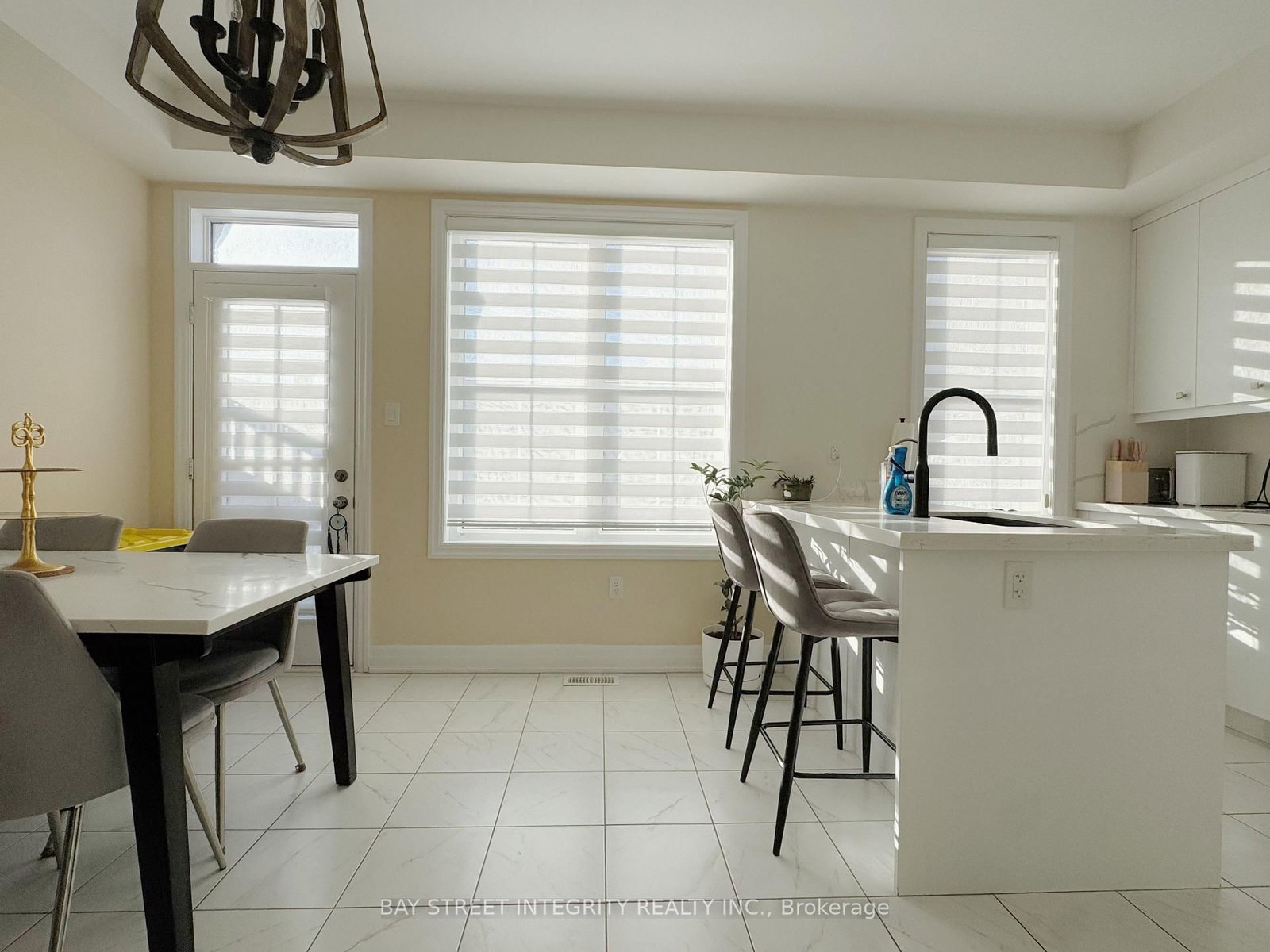 2267 Major Mackenzie Drive W, Unit 7 - Photo 4