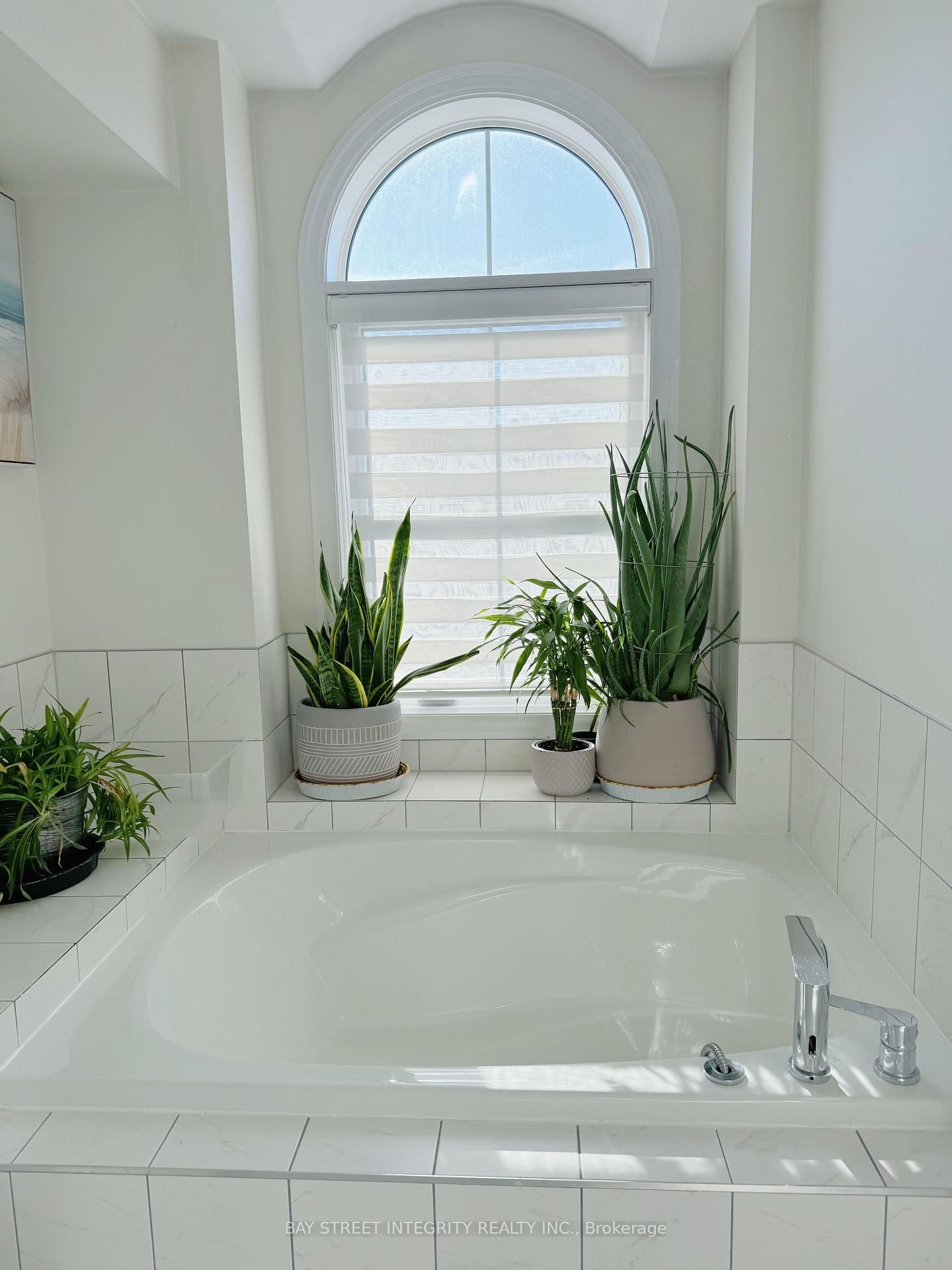 2267 Major Mackenzie Drive W, Unit 7 - Photo 7