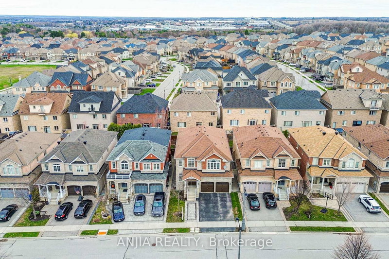 1165 Blencowe Cres, Newmarket, L3X 0A9 | Image 3