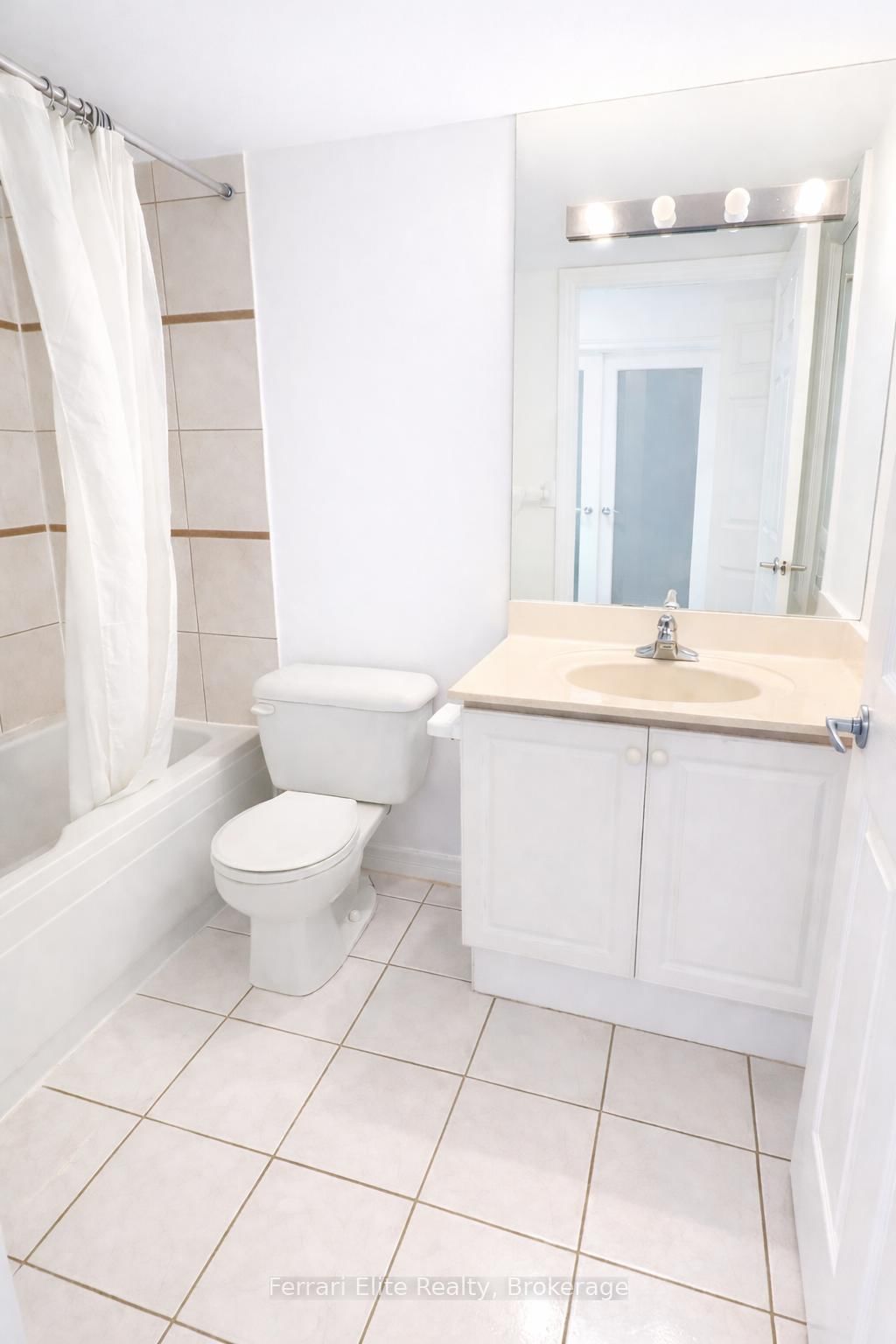 9015 Leslie Street, Unit 1112 - Photo 13