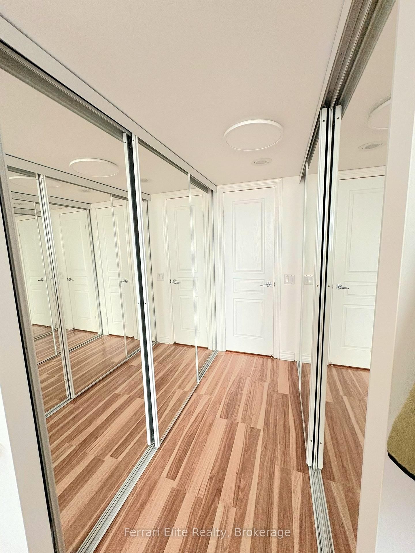 9015 Leslie Street, Unit 1112 - Photo 8