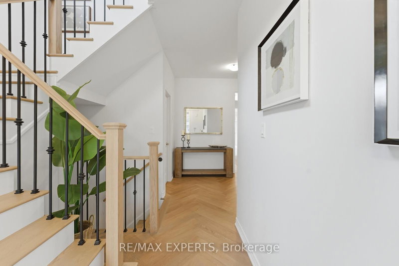 87 Robb Thompson Rd, East Gwillimbury, L0G 1M0 | Image 3