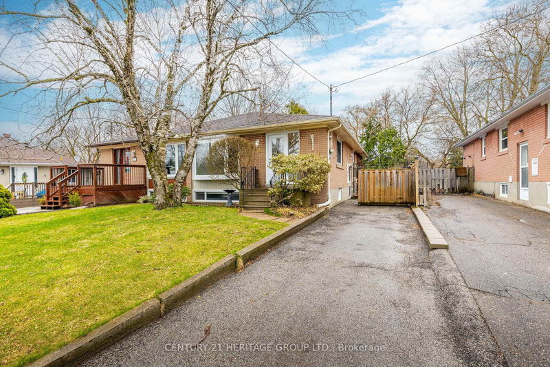 69 Lindsay Ave, Newmarket, L3Y 4N7 | Image 2