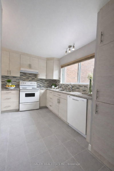 4-25 Romfield Circuit, Markham, Ontario image-0-3