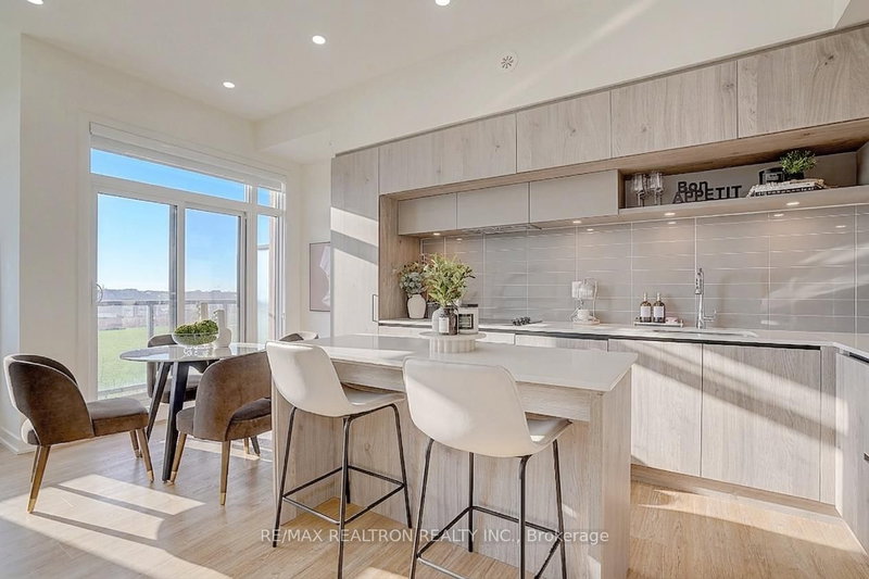 711 - 5 Steckley House Lane, Richmond Hill, L4S 0N2 | Image 2