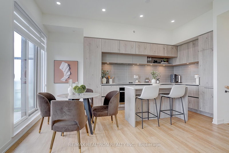 711 - 5 Steckley House Lane, Richmond Hill, L4S 0N2 | Image 3