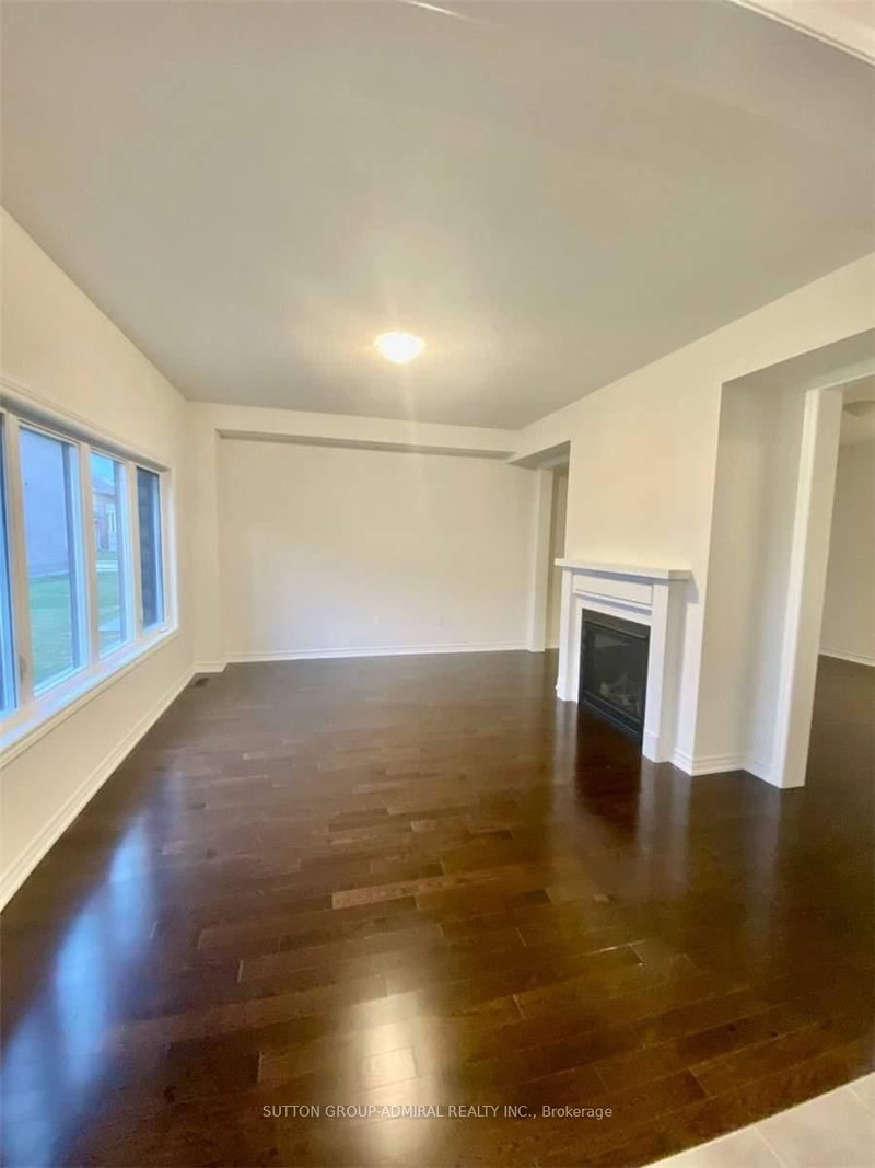 333 Danny Wheeler Blvd, Georgina, L4P 0K1 | Image 2