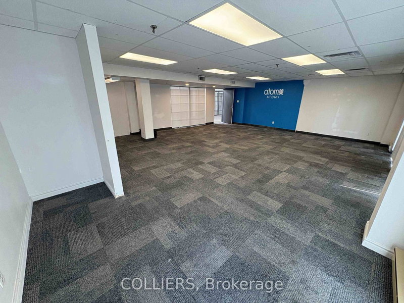 7181 Woodbine Ave photo 4