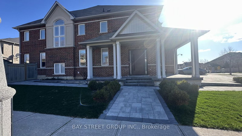 201 Bilbrough St, Aurora, L4G 7X1 | Image 2
