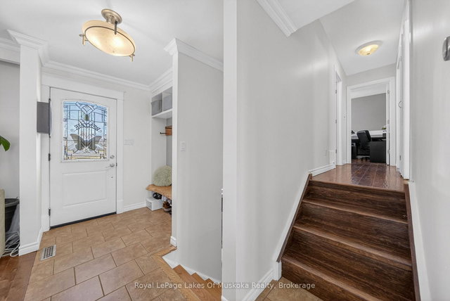 271 Lakeland Crescent