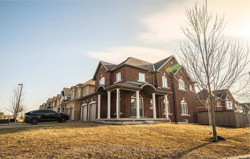 27 Bamburg St, Georgina, L0E 1R0 | Image 2