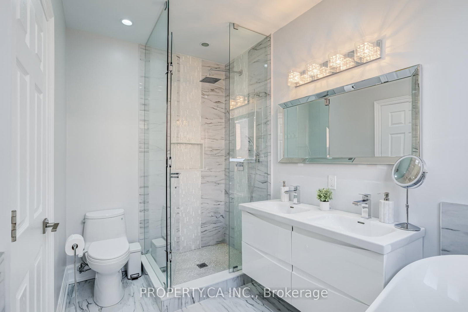 Detached House for sale at 150 Brookmill Drive, Vaughan, Ontario, L4J 6M2 - Brownridge - MLS: N13021580