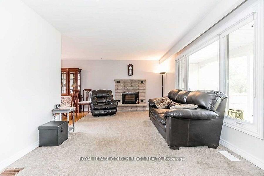 2082 Lea Road • Innisfil, ON photo 2