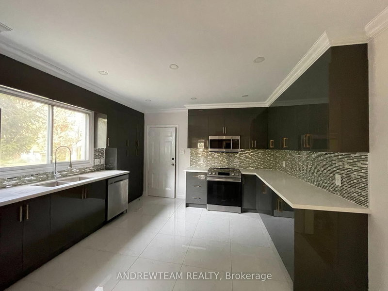 3 Church St S, Richmond Hill, L4C 1W1 | Image 2