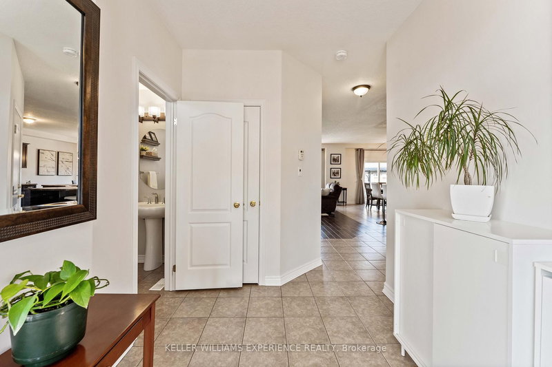 154 Arnold Cres, Essa, L3W 0R1 | Image 3