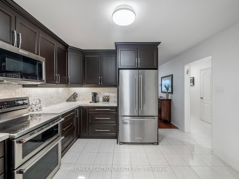 39 - 114 Leah Cres, Vaughan, L4J 8C3 | Image 3
