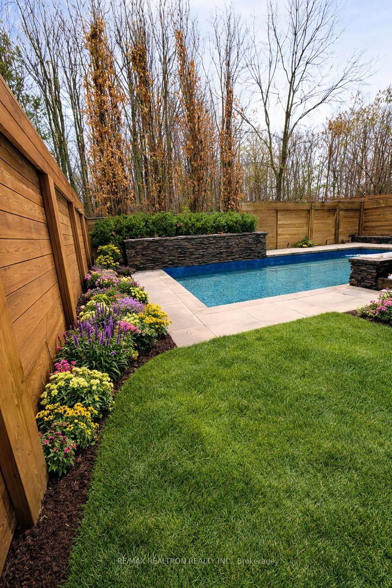 100 Larratt Lane, Richmond Hill, L4C 0E3 | Image 3