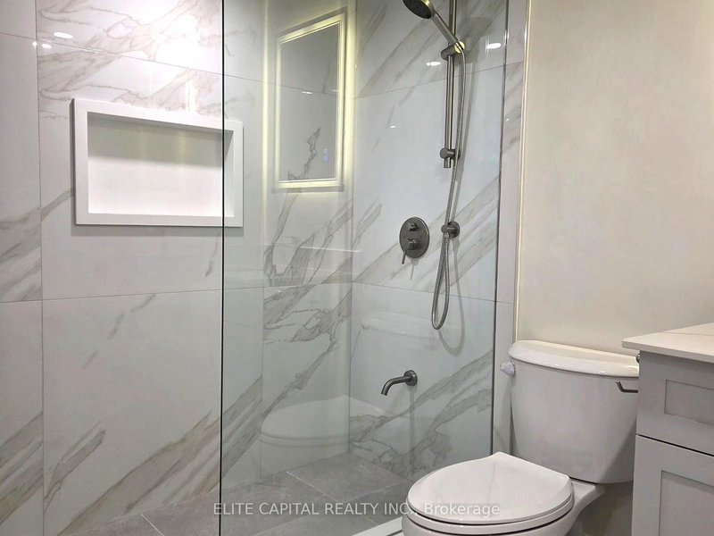 195 Milky way Dr, Richmond Hill, L4C 5H3 | Image 3