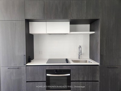 417 - 6 David Eyer Rd | Richmond Hill | Image