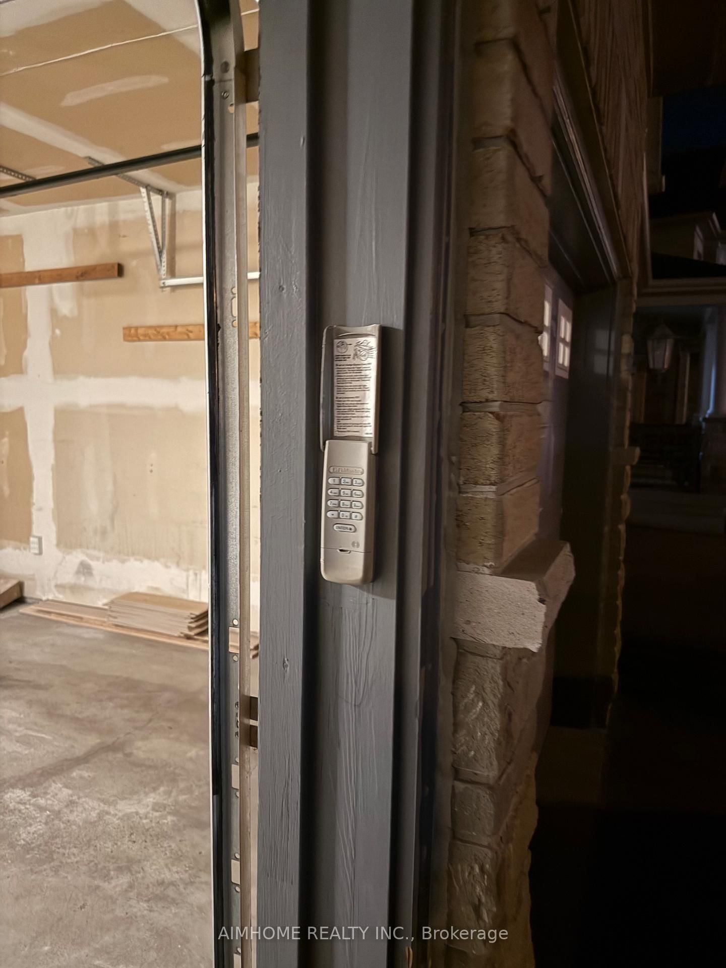 28 Desjardin Drive - Photo 2