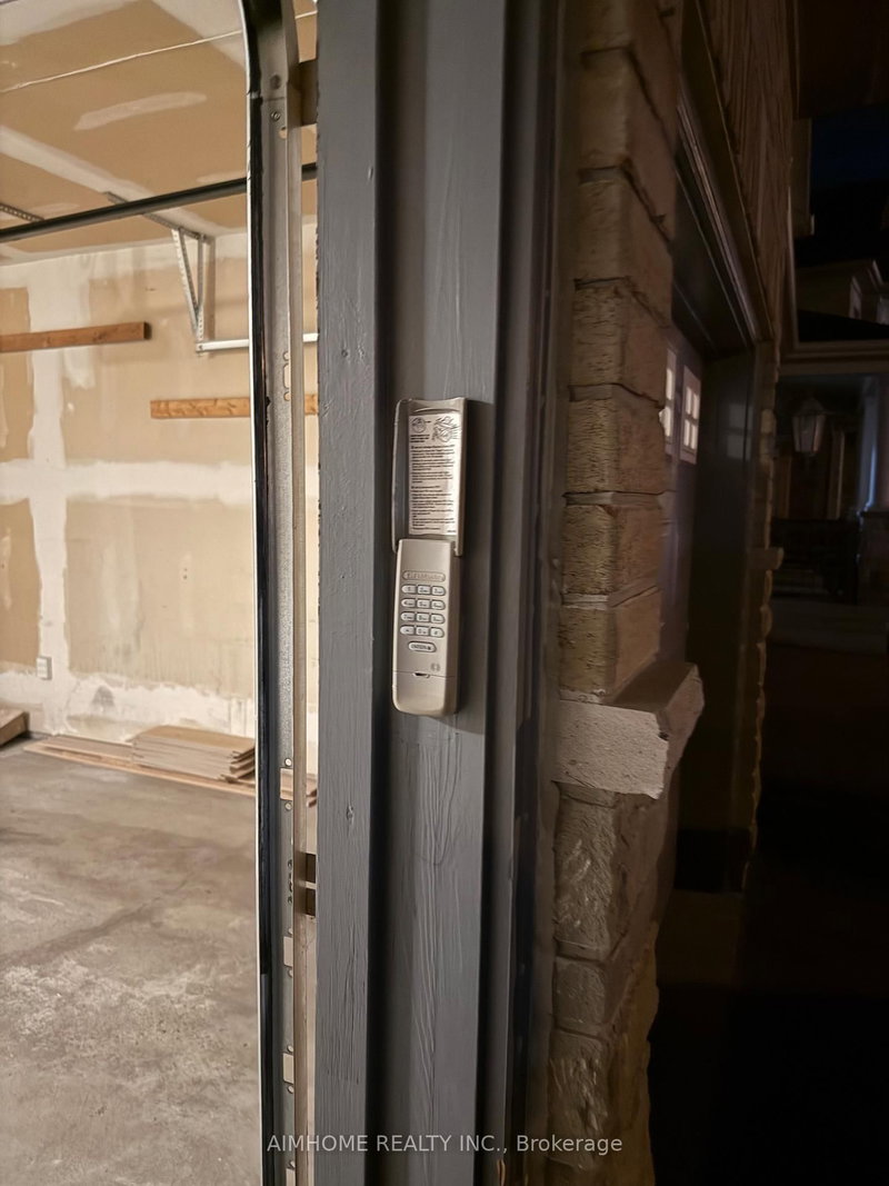 28 Desjardin Dr, Markham, L6E 0M2 | Image 2