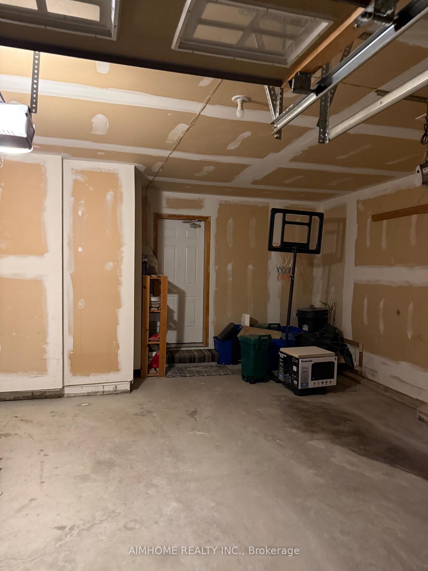 28 Desjardin Drive - Photo 3