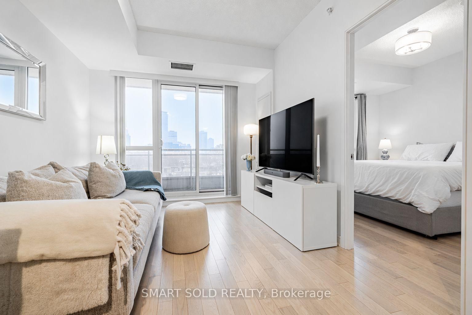 9199 Yonge Street, Unit SE403 - Photo 4