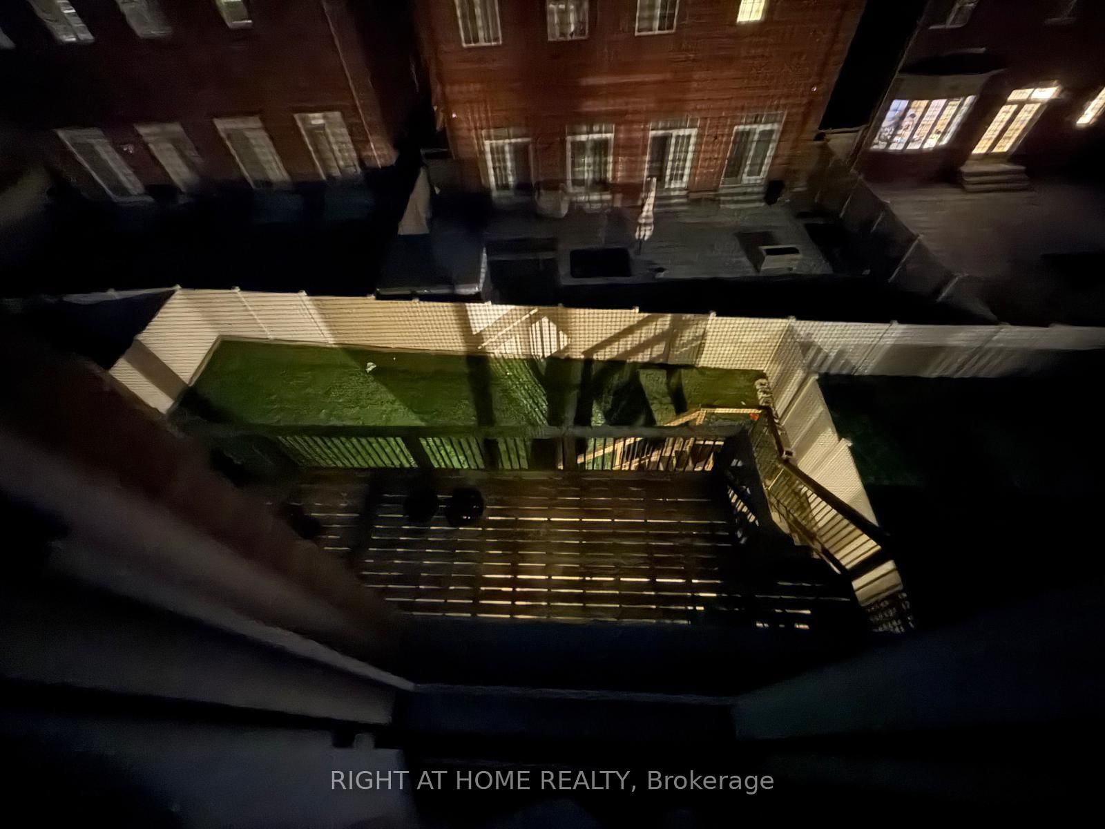 9 STRAWCUTTER Gate, Unit 9 - Photo 2