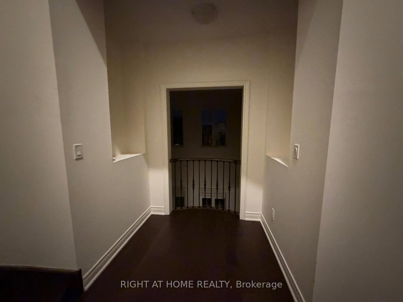 9 - 9 STRAWCUTTER Gate, Vaughan, L6A 4Y5 | Image 2