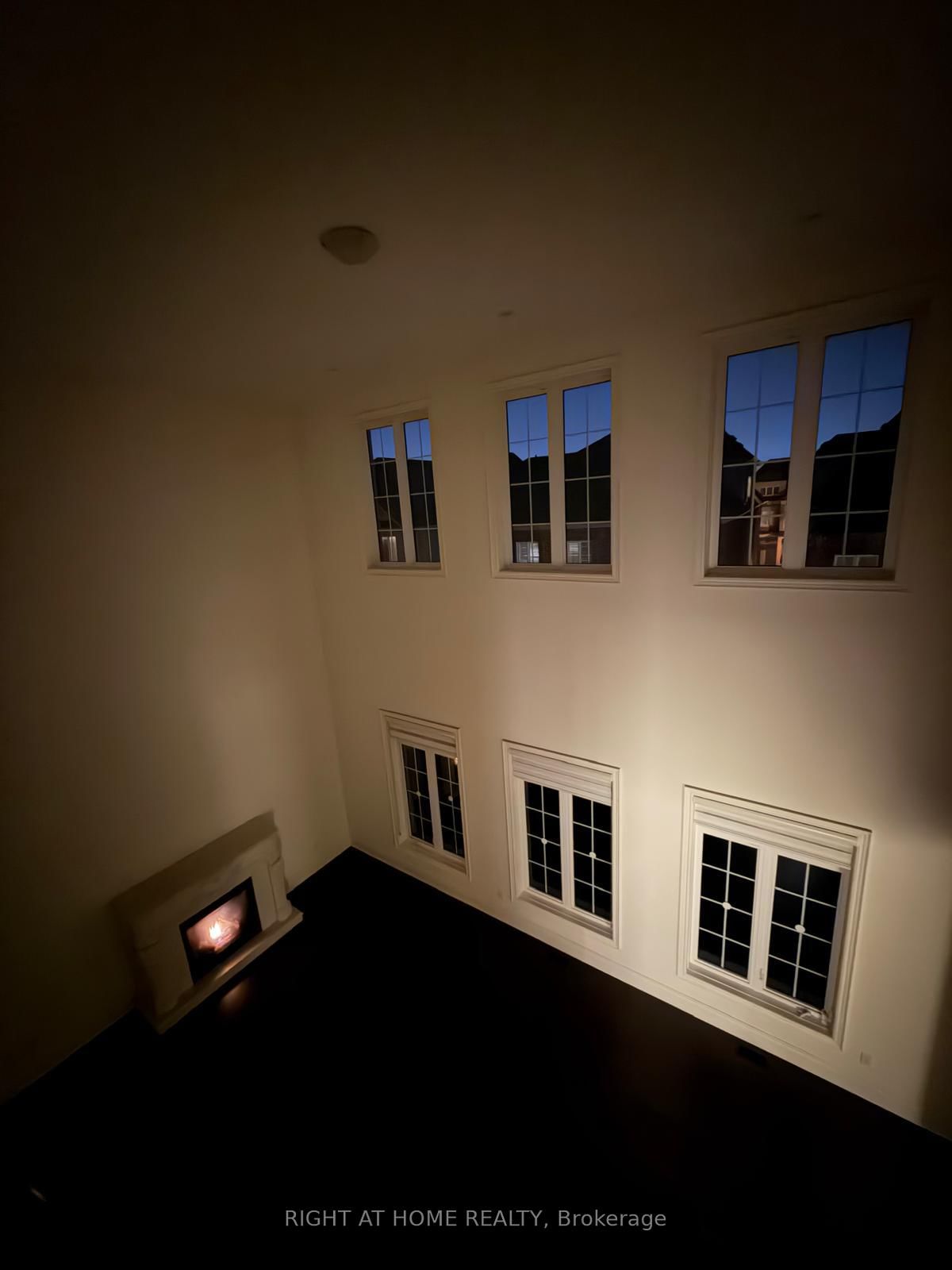 9 STRAWCUTTER Gate, Unit 9 - Photo 3