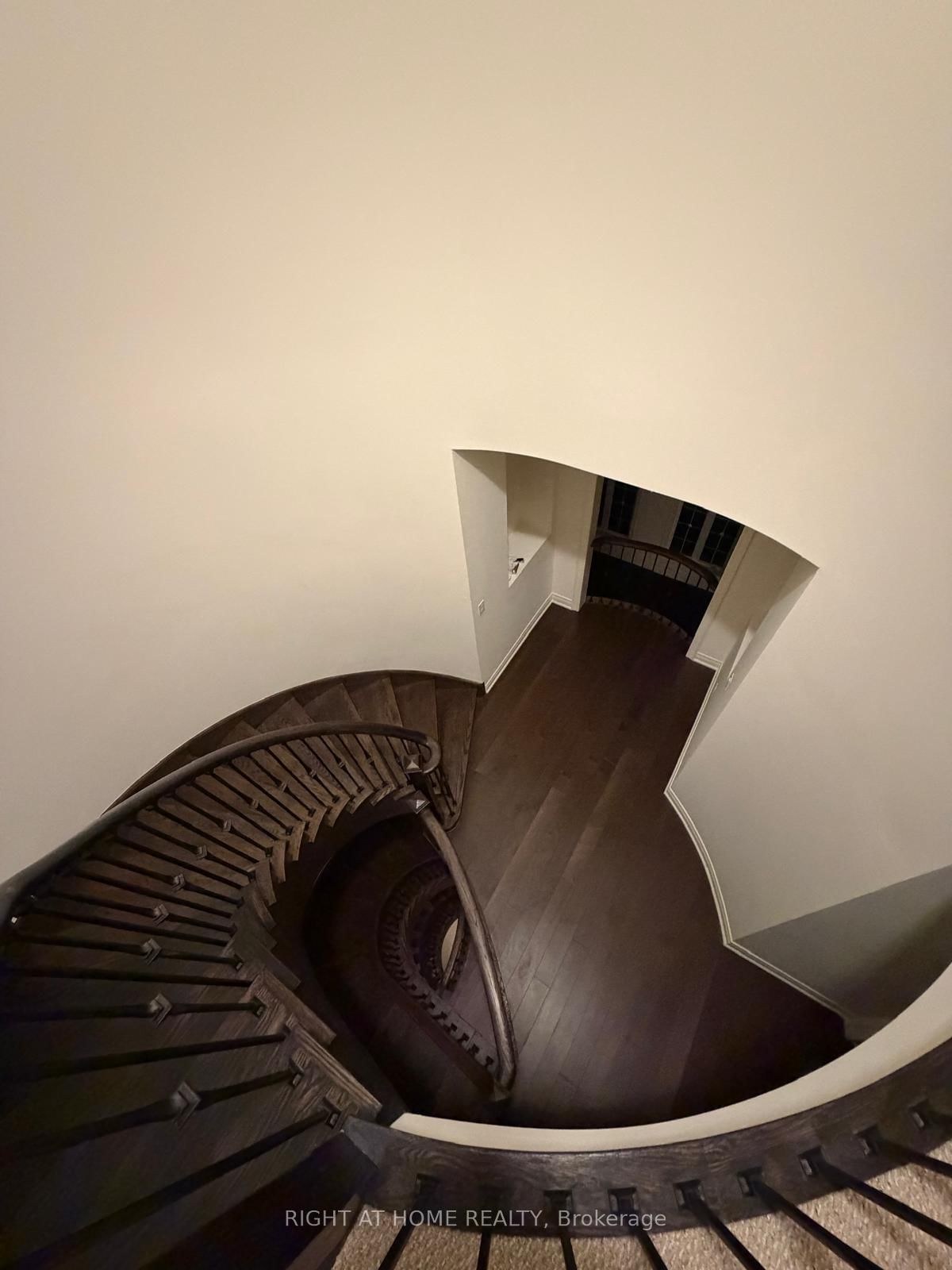 9 STRAWCUTTER Gate, Unit 9 - Photo 5