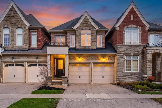 40 Alex Campbell Crescent W